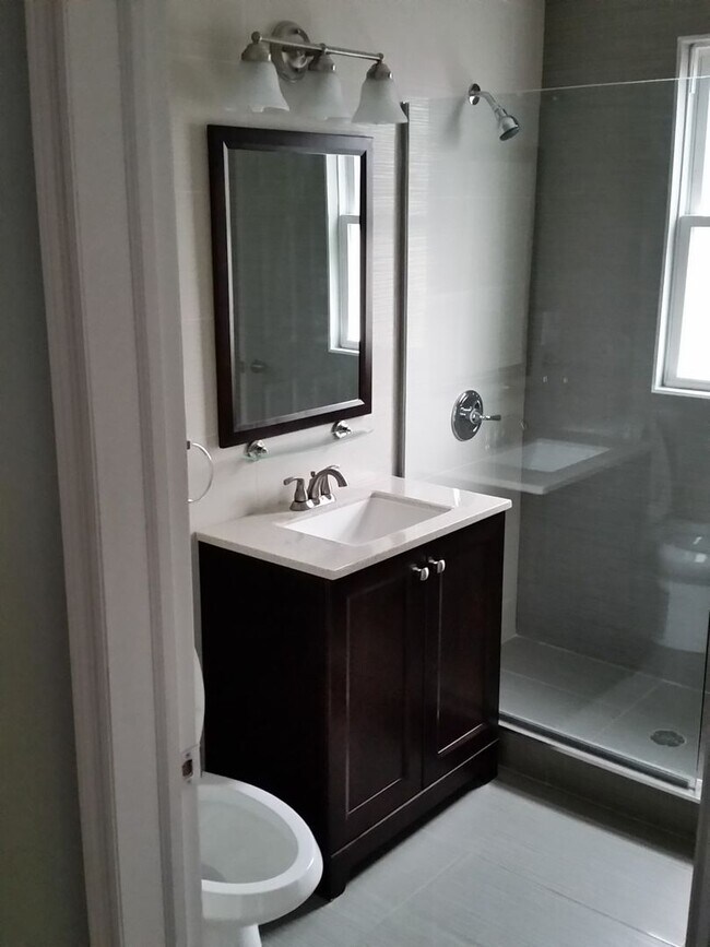 Building Photo - 662 State St