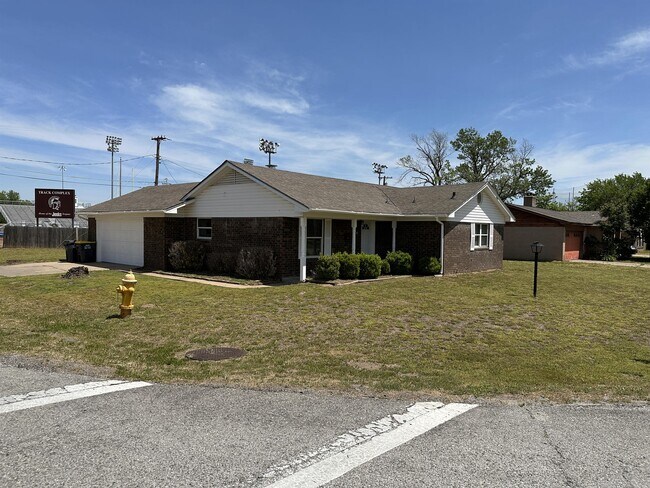 Building Photo - 403 E F St