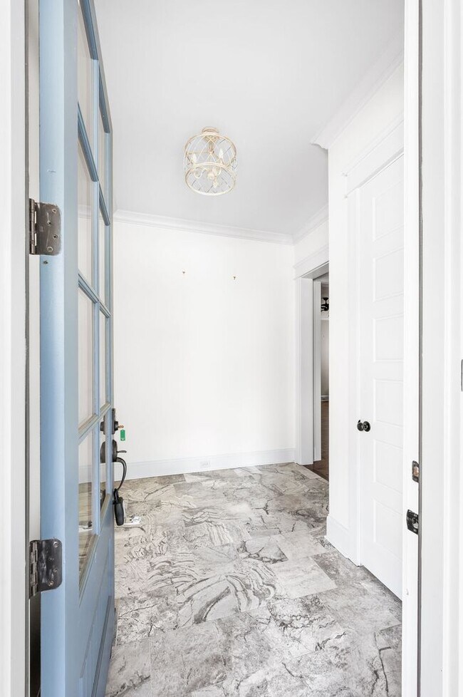 Foto del edificio - 1735 Hillmont Dr