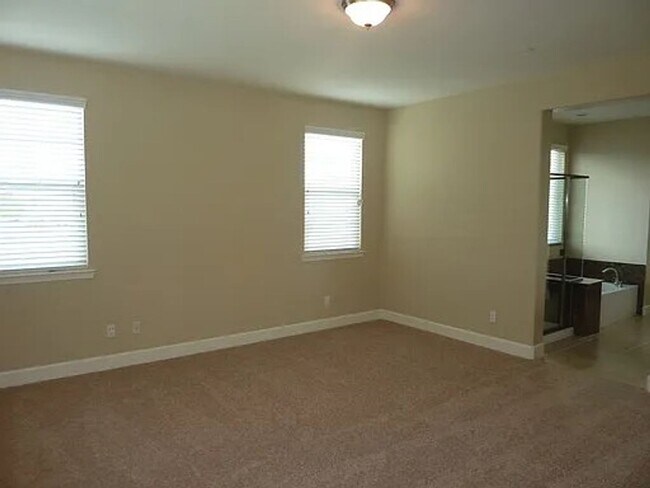 Foto del edificio - Fantastic Location in Roseville off Blue Oaks!  4 Bedroom Home with Downstairs Bedroom and Full B...
