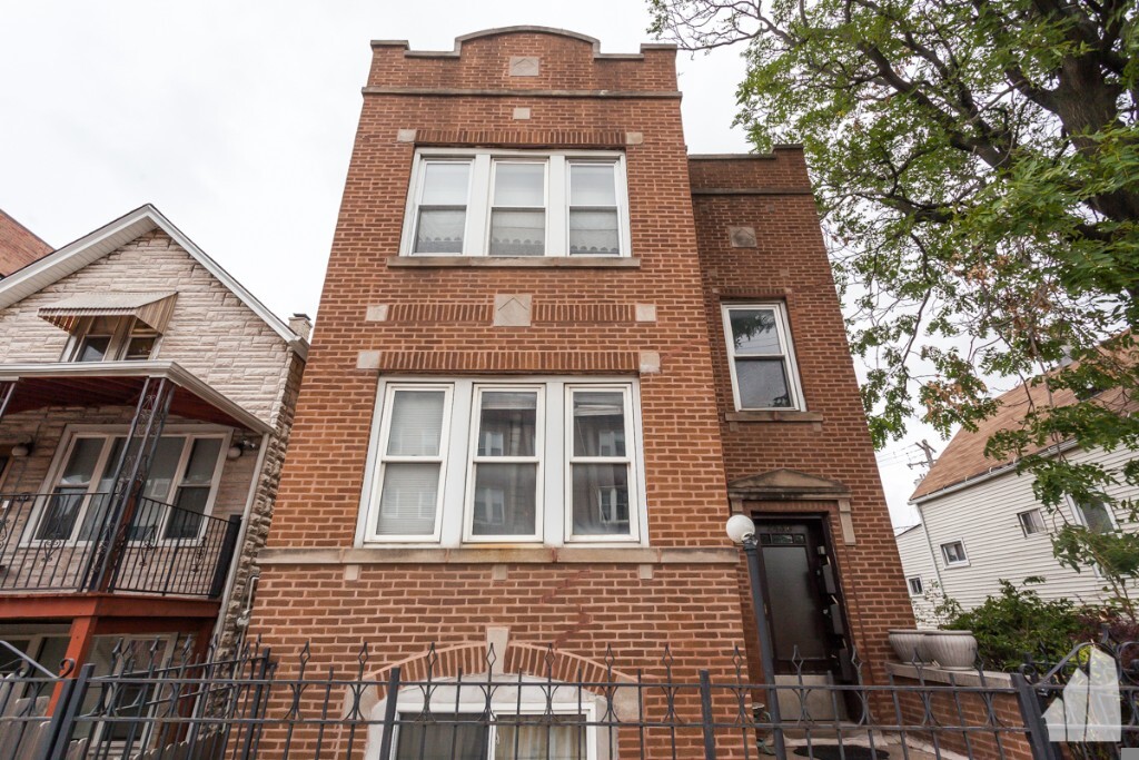 Foto principal - 2436 W Diversey Ave