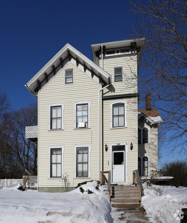 Building Photo - 750 Broad St