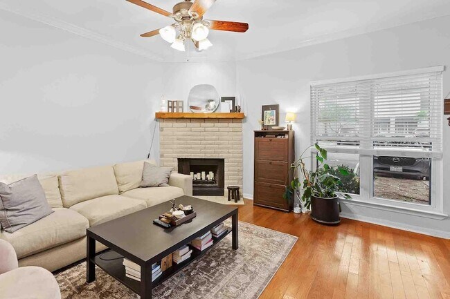Foto del edificio - 1307 Kinney Ave