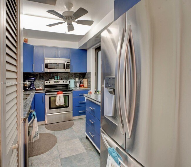 Building Photo - 301 Golden Isles Dr