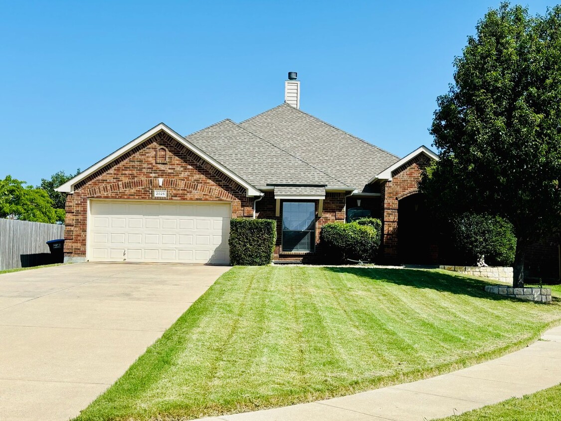 Primary Photo - Beautiful Tehama Ridge Home in Cul-de-sac ...