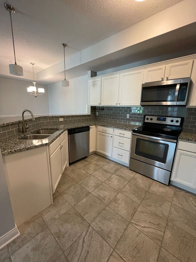 Foto del edificio - 2 bed/ 2 bath