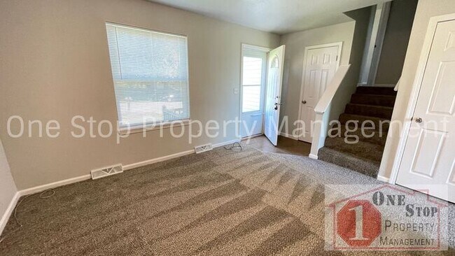 Foto del edificio - Charming 3-bedroom, 1-bathroom in Independ...