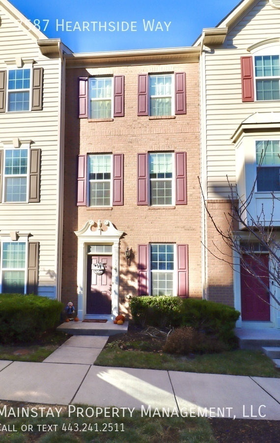 Building Photo - 3 Bedroom Townhome in Howard Square!