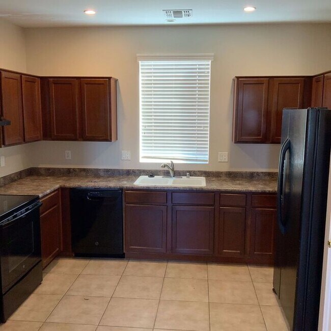Building Photo - 3906 S 52ND LN - 3BR 2.5BA Broadway/51st Ave