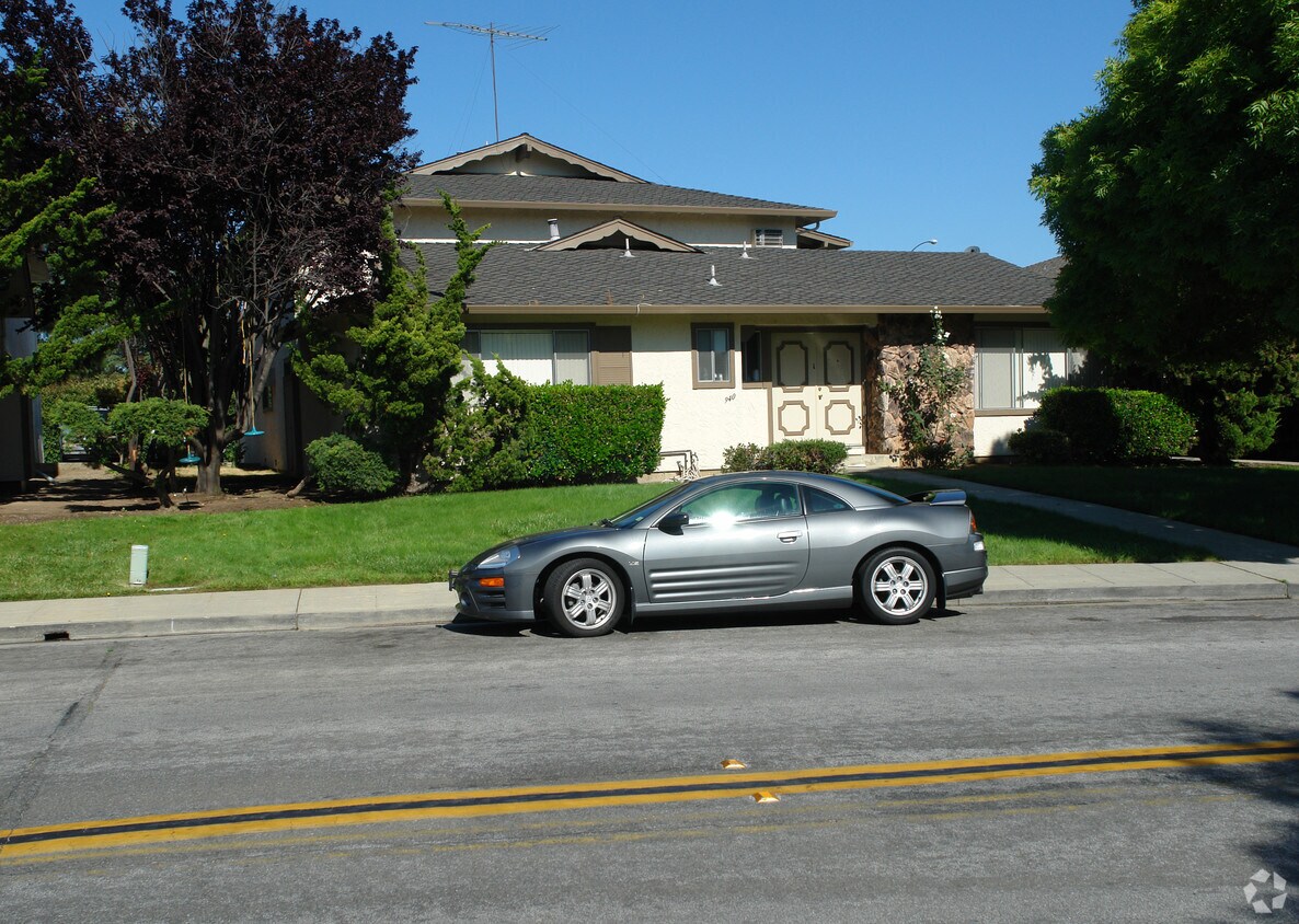 Primary Photo - 944 Azure St