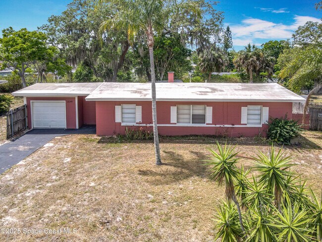 Foto del edificio - 1590 Hilldale Rd