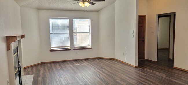 Foto del edificio - GREAT HOME IN NE CLOVIS NEAR MESA ELEMENTARY