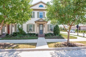 Building Photo - 1100 Moonstone St
