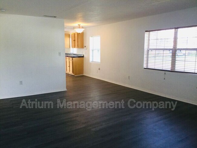 Foto del edificio - 2400 S Grant St