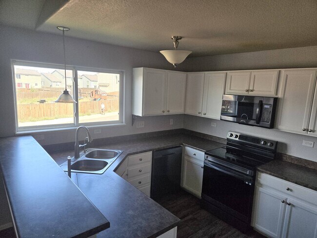 Building Photo - 5986 San Mateo Dr