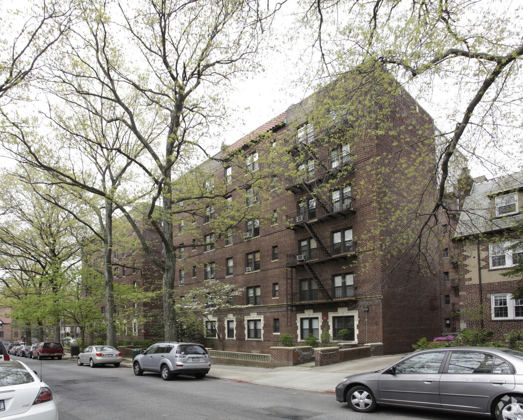 80-15 Grenfell St - 8015 Grenfell St