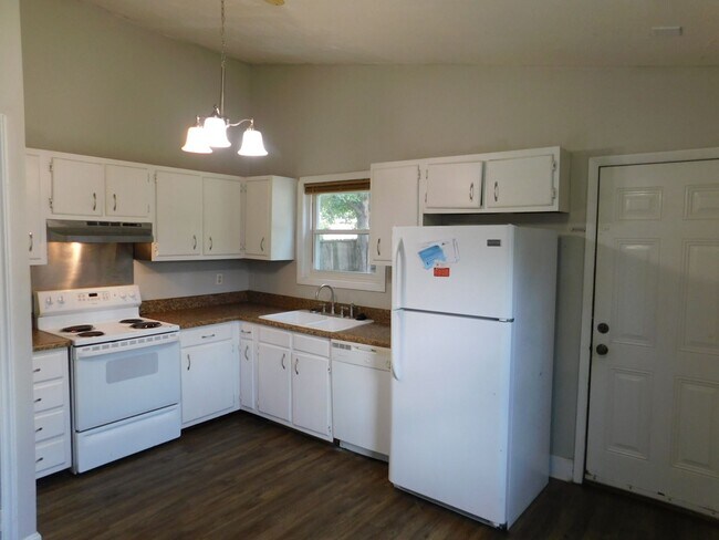 Building Photo - Charming Duplex in Havelock