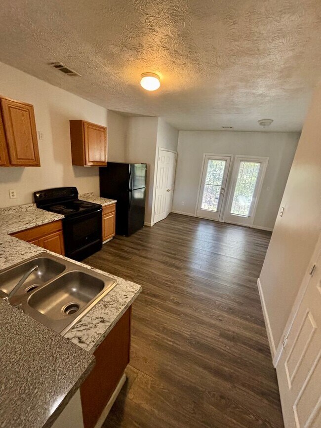 Building Photo - 4694 Ernest Dr