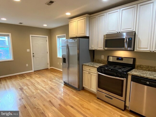 Building Photo - 2011 Vermont Ave NW