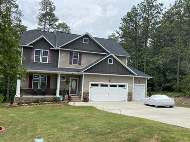 Building Photo - CAROLINA LAKES!!!