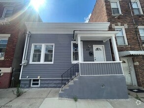 Building Photo - 572 N 9th St