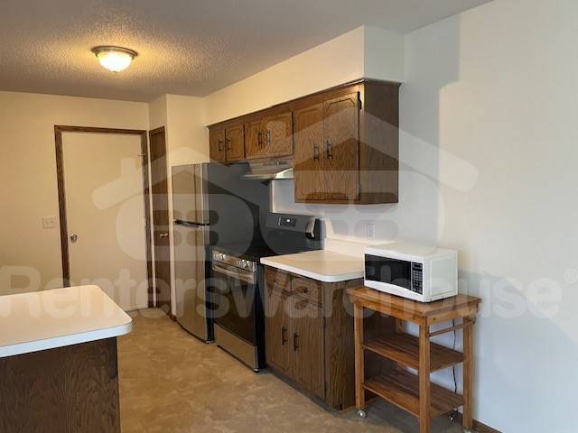 Building Photo - Spacious 4 Bedroom 2 Bath Home in Circle Pines
