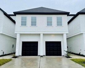 Building Photo - 3233 Real St