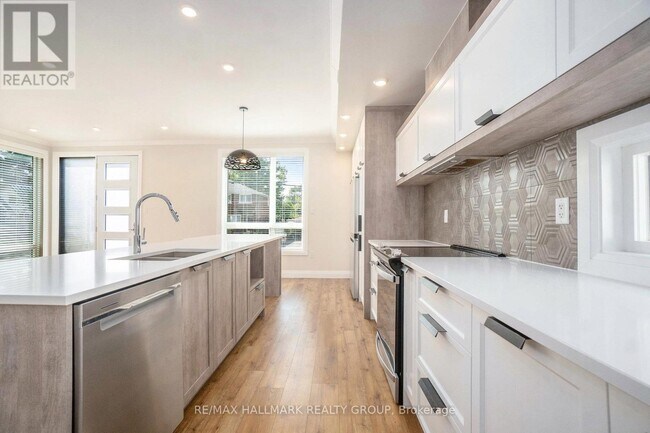 Building Photo - 539 Broadhead Ave