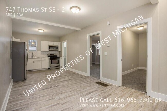 Building Photo - Available Now | 3 Bed 2 Bath Apartment in ...
