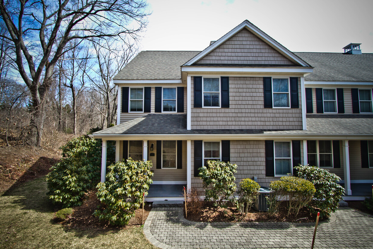 8 Meeting House Ln, Southborough, MA 01772 Townhome Rentals in