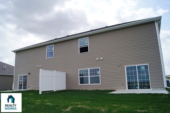 Foto del edificio - 3 Bedroom Town House in North Lincoln!