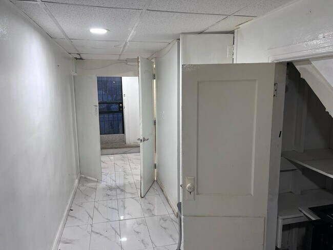 Foto del edificio - 30-11 85th St