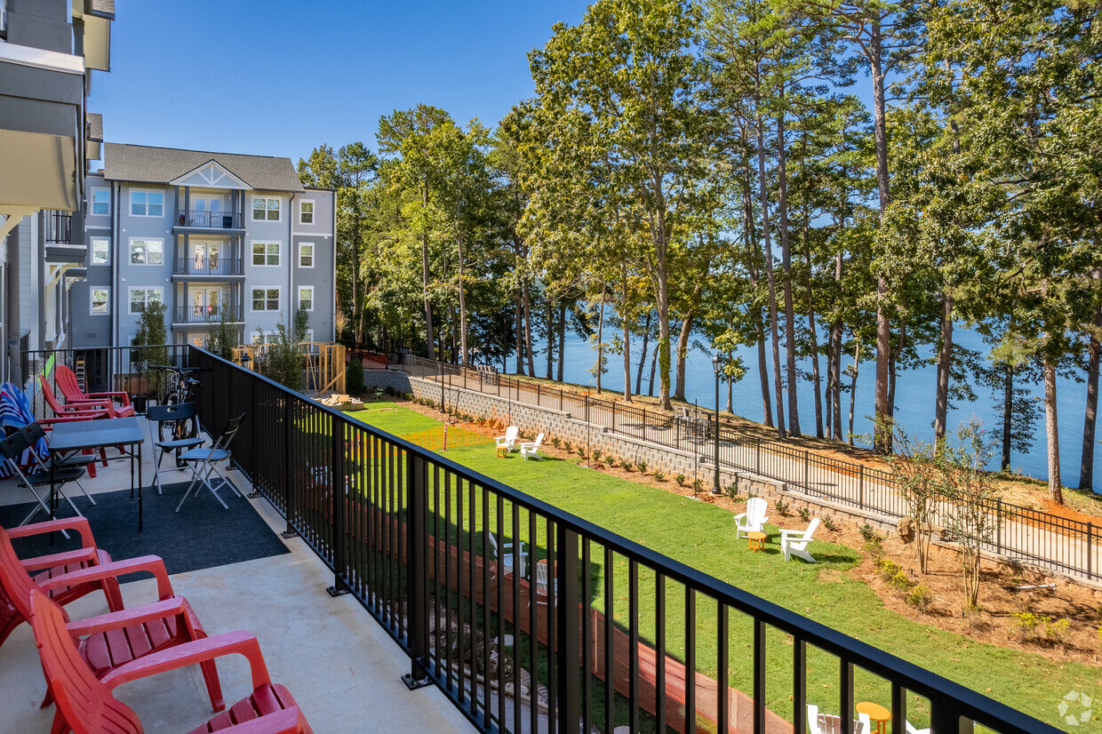 Balcón con vista al lago - Dockside Clemson