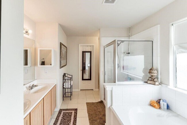 Foto del edificio - 5903 Shining Leaf Ct