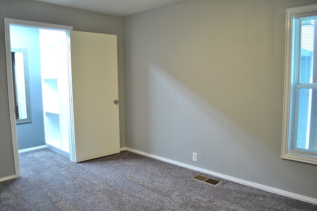 Downstairs Bedroom - 1007 Bawcom St