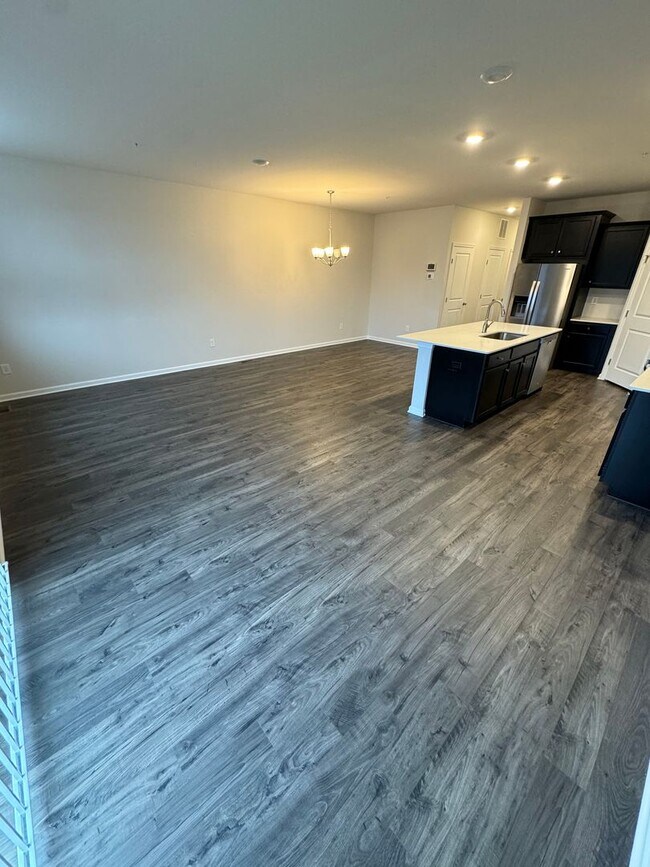Foto del edificio - THREE BEDROOM NEW CONSTRUCTION PARKLAND SCHOOLS Townhome