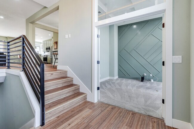 Foto del edificio - 1132 Thunderbird Ave S