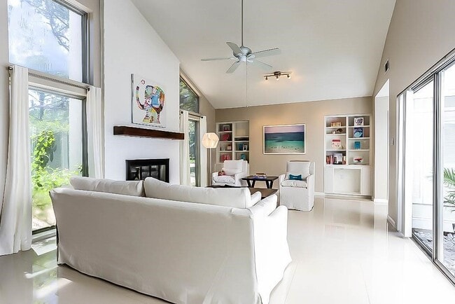 Building Photo - 16351 Craighurst Dr