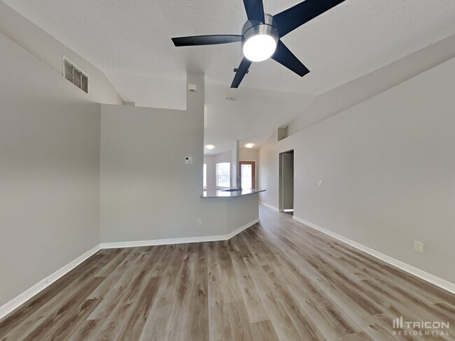 Building Photo - 16 Rymsen Ln