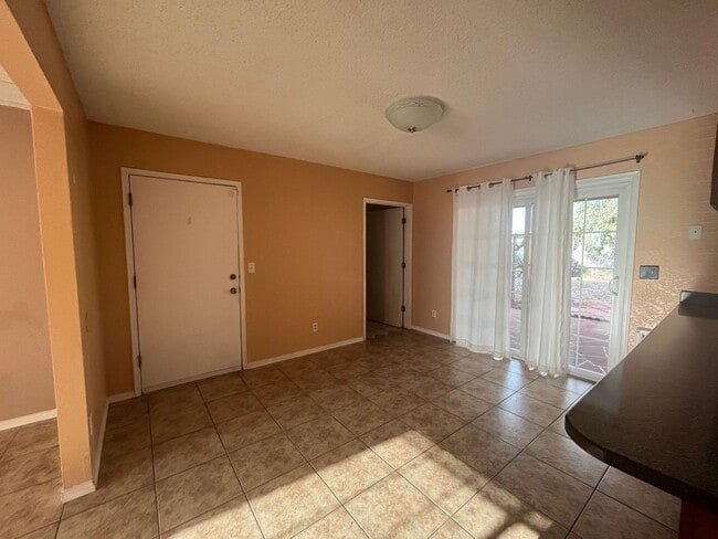 Foto del edificio - affordable 3 bedroom 2 bath home with gara...