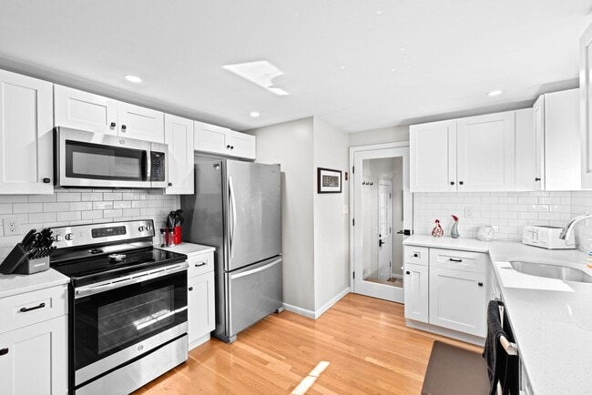 Building Photo - 10 Harvard Street Ext