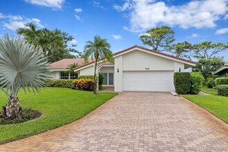 Building Photo - 925 Foxpointe Cir