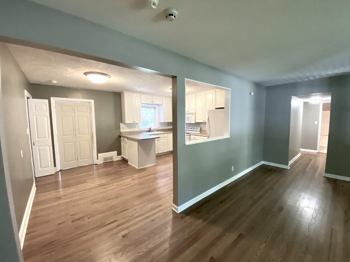 6034 Juniper Dr, Mission, KS 66205 House for Rent in Mission, KS