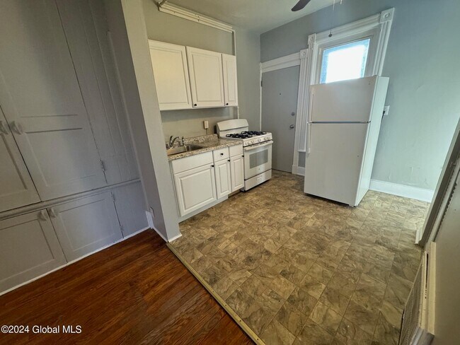 Foto del edificio - 166 2nd St