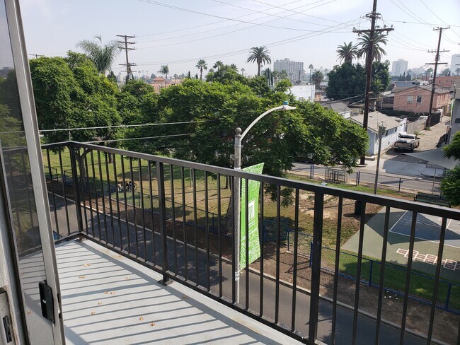 Building Photo - 329 W 14th St