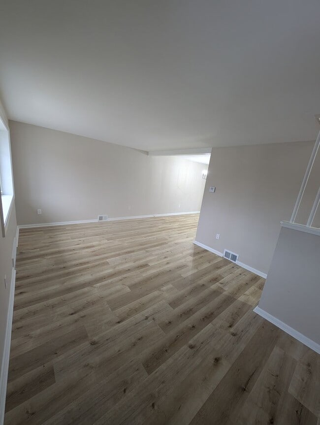 Building Photo - 3 Bed, 1.5 Bath Home in Penn Hills-- Available NOW!