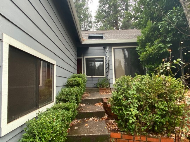 Foto del edificio - 526 Penstock Dr