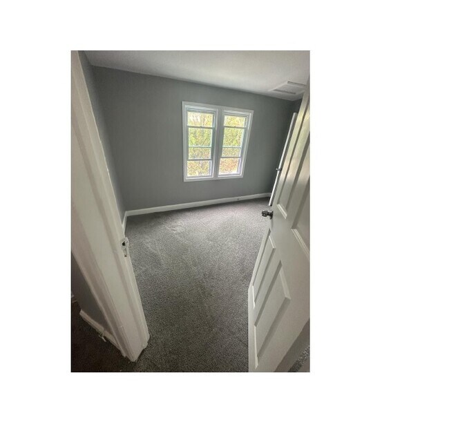 Building Photo - 9283 Pinehurst St