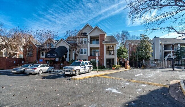 Foto del edificio - 3311 Wyndham Cir