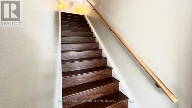 Photo du bâtiment - 3041-3041 Finch Ave W